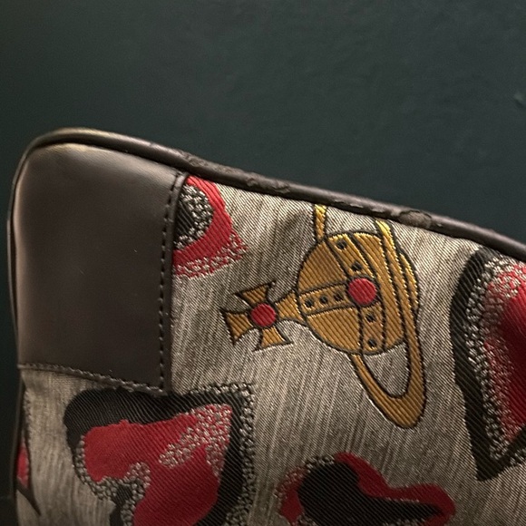 Vivienne Westwood Heart and Logo Crossbody Bag - Picture 8 of 8